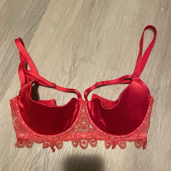 Red Quarter Cup Ilann Lace Bra, 30i - Picture 1 of 8
